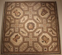 顯示梅杜莎和代表四季的人物的古羅馬馬賽克，來自西班牙帕倫西亞，製作於公元167至200年間