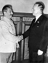 Joachim von Ribbentrop und Josef Stalin