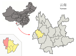 Lokasi Tengchong (merah jambu) di Kota Baoshan (kuning) dan Yunnan