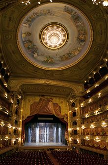 Panorámica interior del Teatro Colón (cropped).jpg