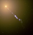 Активна галактика M87. У ядрі галактики, розташована чорна діра. На знімку видно релятивістський струмінь довжиною близько 5000 світлових років. Зображення отримано за допомогою телескопа «Габбл».