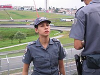 Aluna-oficial em policiamento, em 2004.