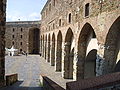 Piazza del Maschio, particolare palazzo della Loggia dove risiede il museo archeologico