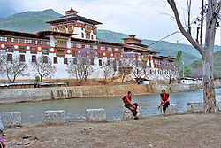 Punakha Dzong and the Mo Chhu