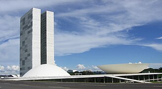 Lo Congrès Nacional—compausat per la Cambra dels Deputats e lo Senat—de Brasil.