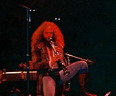 Ο Ian Anderson των Jethro Tull παίζει σαξόφωνο.