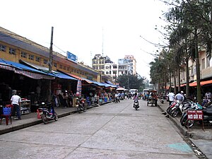 Một con đường ở chợ thành phố Móng Cái