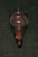 הנורה החשמלית הומצאה ב-1879