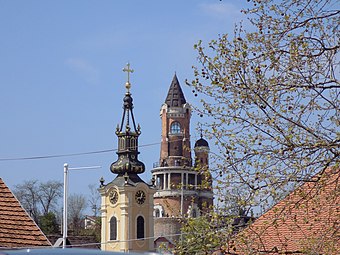 Поглед са кеја на кулу и Николајевску цркву