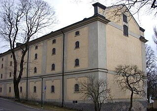 Intendenturförrådet på Skeppsholmen från 1732 är den enda bevarade monumentalbyggnaden i Stockholm ritad av Johan Eberhard Carlberg.