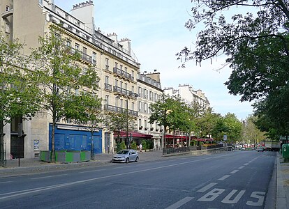 Le boulevard du Temple à son débouché sur la place de la République (2011).