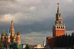 Kulla e orës Spasskaya dhe Katedralja e Shën Vasilit