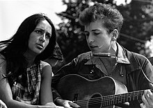 Joan Baez et Bob Dylan lors de la Marche sur Washington pour le travail et la liberté en 1963 (photographie)