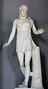Atalanta, siglo I a. C., atribuida a Pasiteles. A pesar de ser una escultura original, las características del mármol hacen que necesite del soporte.