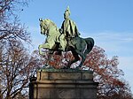 Karl XV:s staty som Sveriges kung. Ryttarstatyn står på Lejonslätten framför Biologiska museet på Kungliga Djurgården i Stockholm. Statyn skapades av bildhuggaren Charles Friberg och avtäcktes den 3 maj 1909.
