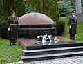 Pomník padlým a popraveným absolventům Vysoké školy válečné před sídlem Ministerstva obrany ČR