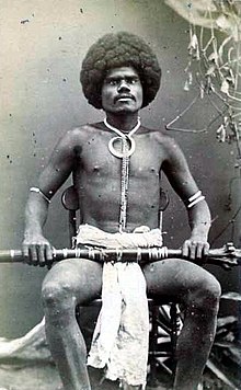 Usa ka manggugubat sa bukid sa Fijian, litrato ni Francis Herbert Dufty, 1870s