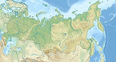 Mapa konturowa Rosji, blisko lewej krawiędzi nieco u góry znajduje się punkt z opisem „miejsce bitwy”