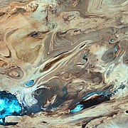 Kebir Çölü ve içindeki tuz göllerinin uydu görüntüsü