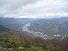 Φωτογραφία της λίμνης του φράματος του Κόζιακ.