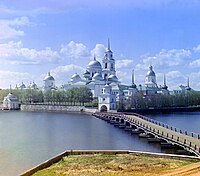 Nilov-klosteret på øya Stolobnyj i Seligersjøen i Tver oblast i Russland