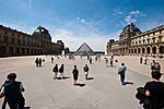 Louvre, bảo tàng lớn nhất của Paris