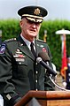 アメリカ陸軍の将官制帽。アメリカの国章である白頭鷲の紋章が入っている。ヘンリー・シェルトン（英語版）大将、2000年