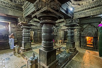 Интерьер храма Лакшми-Нараяна (Хосахолалу, Карнатака)