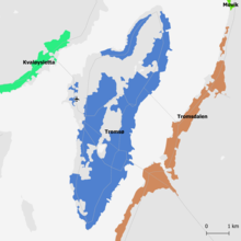 Karte mit einer Insel im Zentrum. Die Insel besteht größtenteils aus dem Tettsted Tromsø, südöstlich davon erstreckt sich an der Festlandsküste Tromsdalen. Nordwestlich der Insel erstreckt sich an der Küste der Tettsted Kvaløysletta