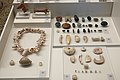 Contoh peralatan dan perhiasan dari zaman Neolitikum