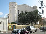 המבנה דמוי הטירה שאירח בעבר את בית הספר של אחיות מנזר יוסף הקדוש