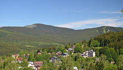 Jezerní hora (vlevo) a Špičák z jihovýchodu