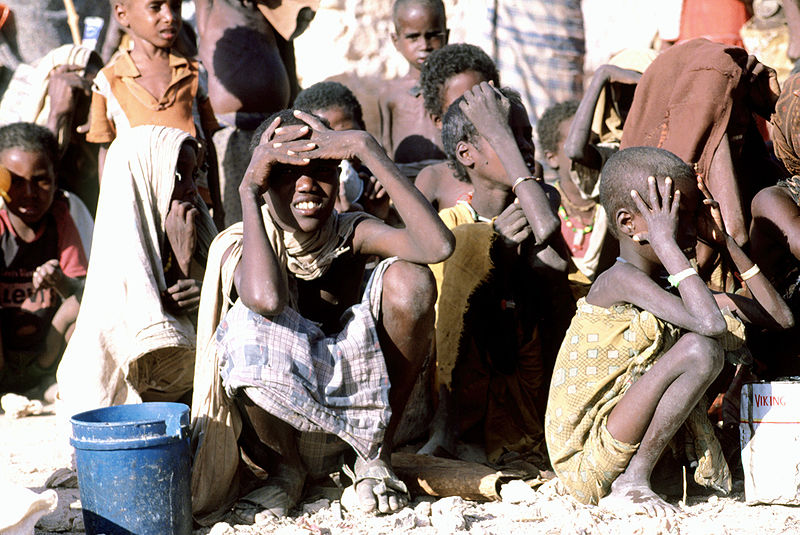 File:Somali children waiting.JPEG