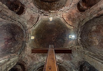 Vista interior da cúpula principal do mosteiro ortodoxo de Jvari, perto de Mtscheta, antiga capital do Reino da Ibéria, Geórgia. (definição 8 367 × 5 789)