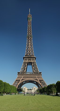Eiffeltornet från Champ de Mars.