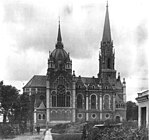 Парафіяльний костел перед початком Першої світової Війни. Нині на його місці — ЦУМ