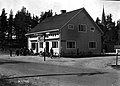 Valtatie 4:n ja Oulunsaloon johtavan maantien risteys Kempeleen vanhan kirkon läheisyydessä vuonna 1940, Kuvassa näkyvä valtatie 4:n tieyhteys on nykyisin Piriläntietä.