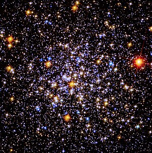 ハッブル宇宙望遠鏡 (HST) の広視野カメラ3 (WFC3) が捉えた球状星団NGC 6352