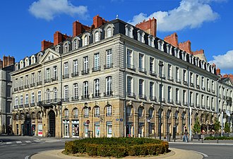 Vue d'angle de l'hôtel Villetreux situé au 3 place de la Petite-Hollande, façades latérales sur la rue Kervégan et le quai Turenne - Nantes  