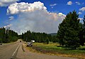 Пірокумулятивні хмари, які формуються під час пожежі в парку Єллоустоун, США