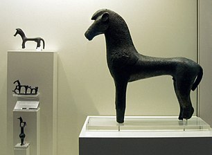 Statua del cavallo, offerta a Zeus, bronzo, inizio VIII secolo a.C.