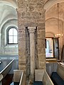 نمایش رومی یکی از ستون‌های کلیسای دالبی ، سوئد، قرن یازدهم