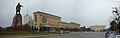 Το ορθογώνιο κομμάτι της πλατείας -στο βάθος το κτίριο της Περιφερειακής Διοίκησης του Χάρκοβο
