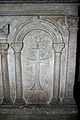 Kříž a Ρ na sarkofágu 3. stol., Milán, kostel San Lorenzo