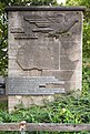 Das Karl-Peters-Denkmal mit der Mahntafel gegen Kolonialismus