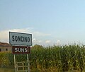 Signalisacion bilingua en lombard pa l’entrada de la comuna de Soncino, dins la Província de Cremona.