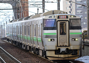 733系電車による千歳線の快速列車 （2016年3月 新札幌駅）