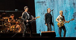 U2 yn 2017 fan l. nei rj.: Larry Mullen Jr., The Edge; Bono; Adam Clayton