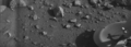 火星表面の映像。右下にランダーのフットパッド