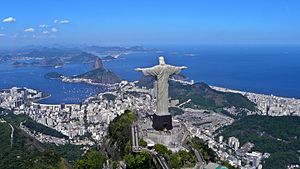 Kurtarıcı İsa heykeli, Rio de Janeiro. 7 Temmuz 2007 tarihinde Dünyanın Yeni Yedi Harikası'ndan biri olarak seçilmiştir.